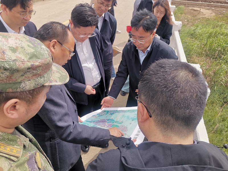 市长郑志明率参加市防汛会议的领导视察杨庄闸